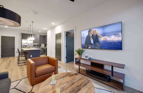West End House | Twin Notes - Odyssey - 2 Units - Mins to Broadway