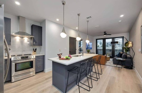 West End House | Twin Notes - Odyssey - 2 Units - Mins to Broadway