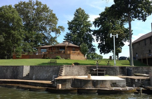 Rogersville House | Twin Rivers Cabin of Rogersville “Fisherman’s Paradise"