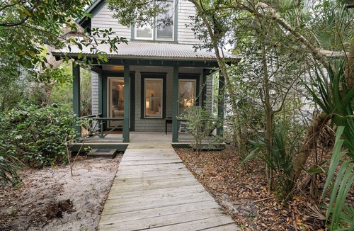 Surfman's Walk House | Two-bedroom cottage tucked away in the peaceful maritime forest