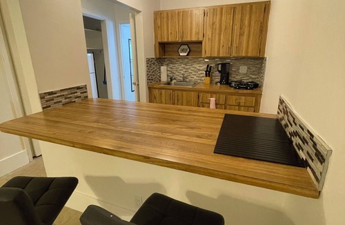Sailboat Bend Apartment | Two beds in apartment in Ft. Lauderdale