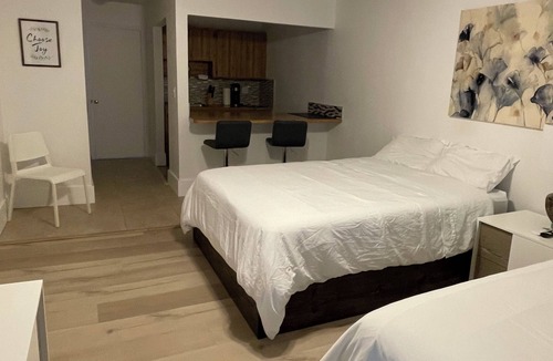 Sailboat Bend Apartment | Two beds in apartment in Ft. Lauderdale