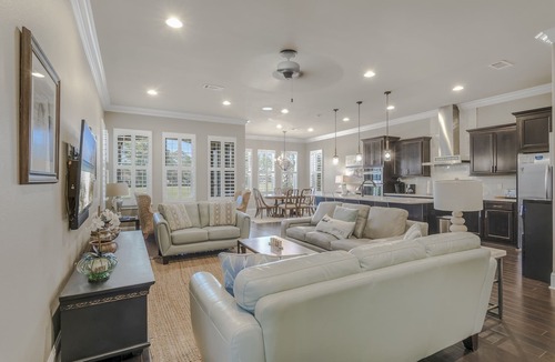 Villa Lago House | Two Golf Carts ~ Golf Course View ~ Community Pool