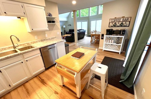 La Follette Cabin | Two neighboring homes to accommodate 35+ guests