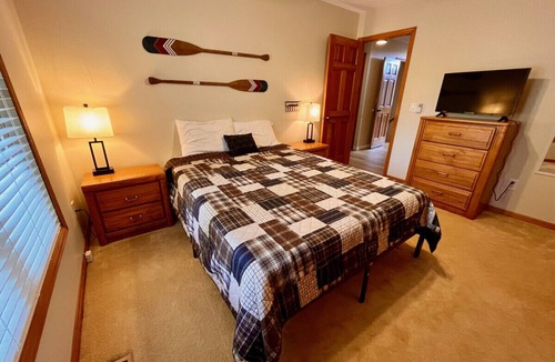 La Follette Cabin | Two neighboring homes to accommodate 35+ guests