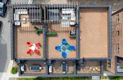 Hadley - Washington House | Two Townhomes - Hot Tubs and Rooftop Balconies