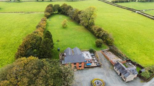 Llanfair Caereinion House | Ty Newydd
