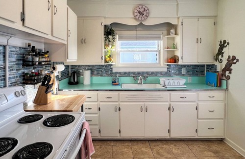 Gulfport House | Tyn & Marty's Old-Fashioned Beach Cottage