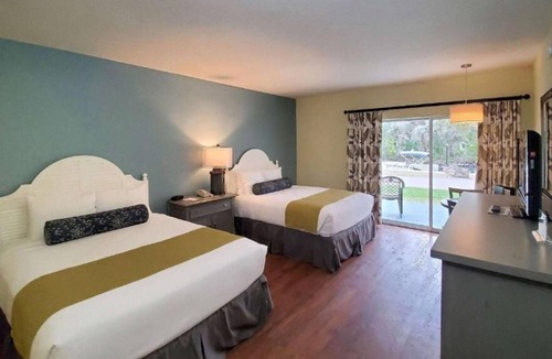 Crystal River House | Ultimate Family Getaway! Amazing Room w/ 2 Double Beds, Outdoor Pool