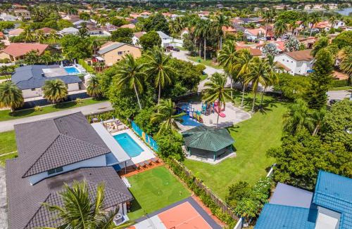 Country Club House | Ultimate Vacation Retreat heated pool & Mini Golf L63