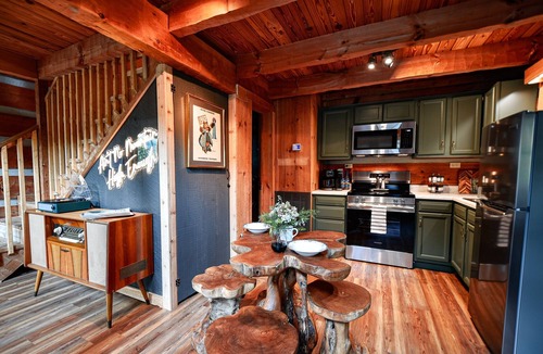 Sevierville Cabin | Ultra Romantic! 180 View! Sauna-HotTub-PuttPutt!