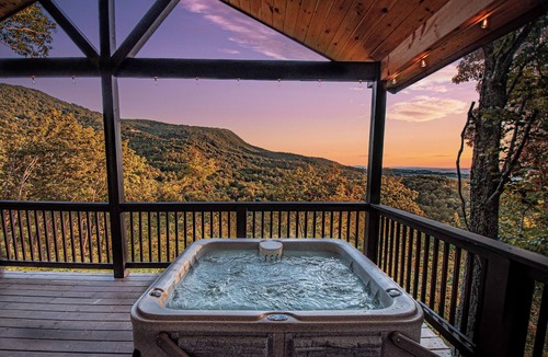 Sevierville Cabin | Ultra Romantic! 180 View! Sauna-HotTub-PuttPutt!