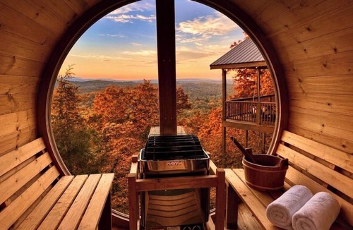 Sevierville Cabin | Ultra Romantic! 180 View! Sauna-HotTub-PuttPutt!