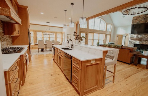 Old Town House | Unique 5-bedroom 4.5 Bath house in Pinehurst, walking distance to clubhouse