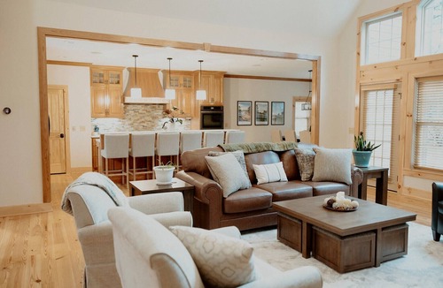 Old Town House | Unique 5-bedroom 4.5 Bath house in Pinehurst, walking distance to clubhouse
