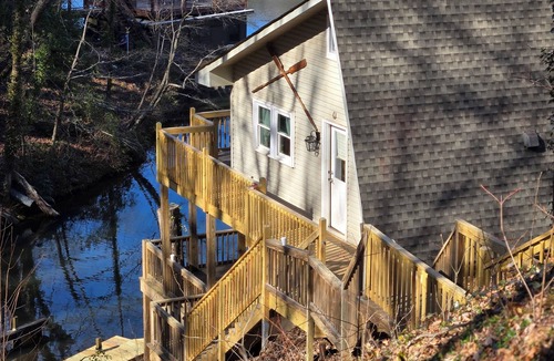 Lynn House | Unique, newly refurbished house on Lake Lanier, SC.