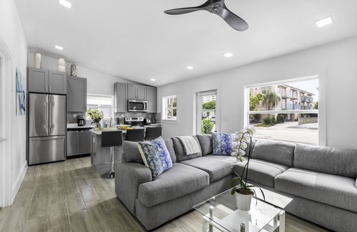 Lauderdale-by-the-Sea House | Unit 1 - 3 Bedroom 2 Bath Private Home Sleeps 8 - 3 Min walk to the Ocean