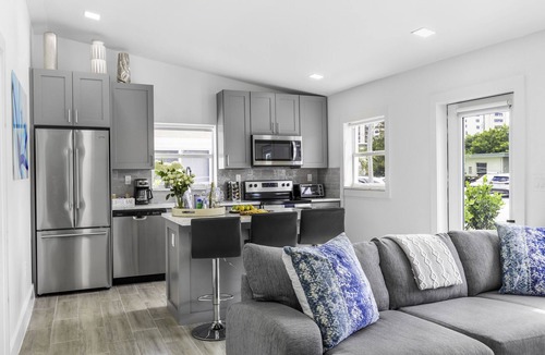Lauderdale-by-the-Sea House | Unit 1 - 3 Bedroom 2 Bath Private Home Sleeps 8 - 3 Min walk to the Ocean
