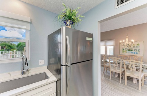 Longboat Key Condo | Unit #320 Sand Cay Beach Resort Gulf Front