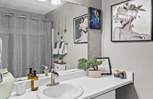 Chattanooga Condo | Unit H -10 Mins to Downtown Vacation On The TN River!