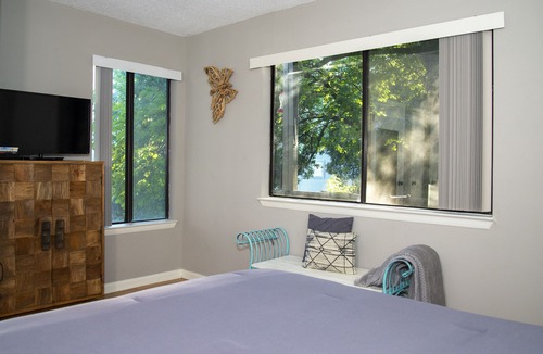 Chattanooga Condo | Unit H -10 Mins to Downtown Vacation On The TN River!