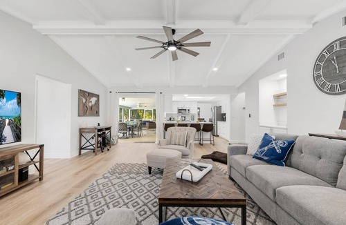 Caloosahatchee House | Unplug & Unwind, Pet-friendly & Spacious Pool -Villa Piper's Paradise - Roelens Vacations