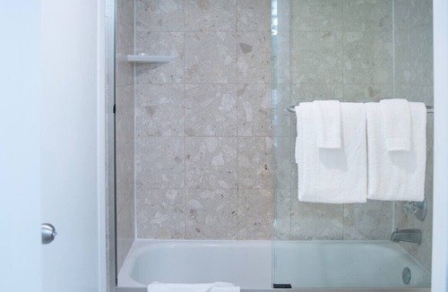 North Beach Hotel | Unwind and Soak up the Sun in Miami Beach! Ultimate Getaway Starts Here