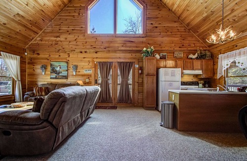 Sevierville Cabin | Unwind, Relax and Bond with Family & Friends in this Private Country Charmer.SFT