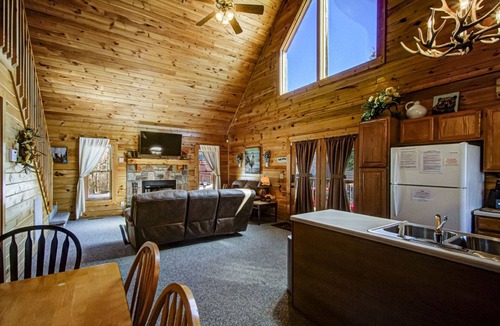 Sevierville Cabin | Unwind, Relax and Bond with Family & Friends in this Private Country Charmer.SFT