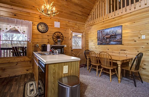 Sevierville Cabin | Unwind, Relax and Bond with Family & Friends in this Private Country Charmer.SFT