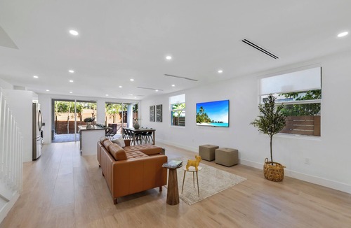 Allapattah Villa | Up to 12 guests! Modern Villa in Wynwood