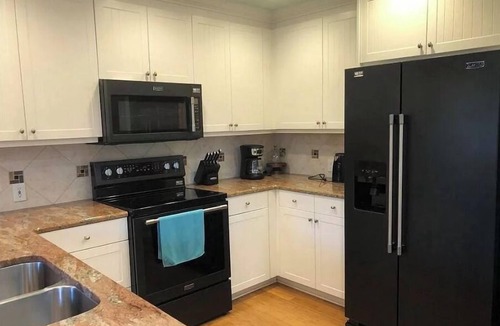 Biggar Condo | Updated 1st floor Villa Condo 3/2 with attached Garage - 12 mins to the Beaches!