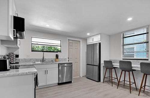 Islamorada Apartment | Updated 2 bedroom Space in Islamorada Arts District. Walk to Many Attractions!