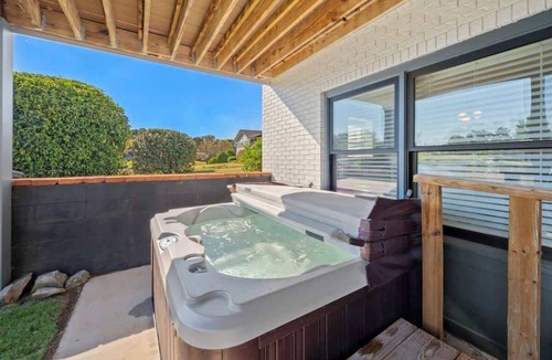 Eatonton House | Updated 3/3 Lake Home w/Hot Tub