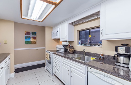 Temple Terrace Apartment | *UPDATED* 3BD/2BA Cozy Condo near Busch Gardens