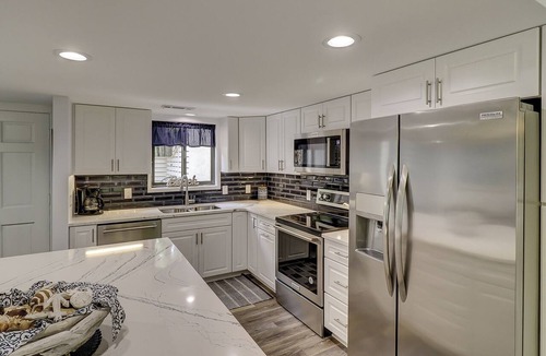 Shipyard Plantation Condo | Updated Baths w New TVs Nice 2 BR Townhome Bikes & Beach Gear included