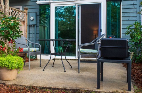 Mount Pleasant Condo | Updated Condo centrally located