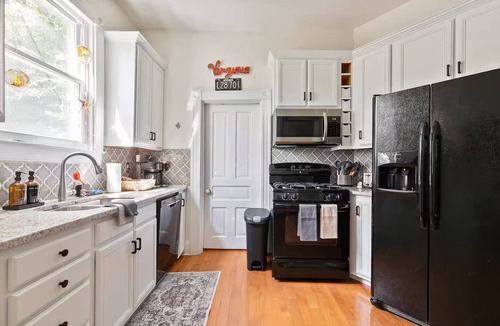 Museum District House | Updated Historic Home Walk to Carytown & VMFA
