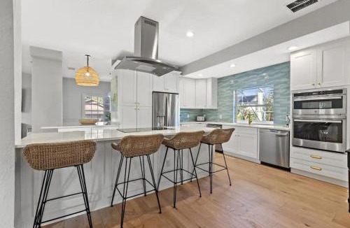 Tarpon Springs House | Updated Home w Heated Pool, Near Beaches - Five-Bedroom House