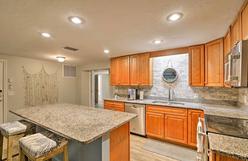 Yankeetown House | Updated Rustic Yankeetown Home w/Lanai & Dock