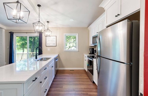 Terrell House | Updated & Beautiful Lakefront Cottage on Deep-Water Cove! "13 ft Deep Off Dock"
