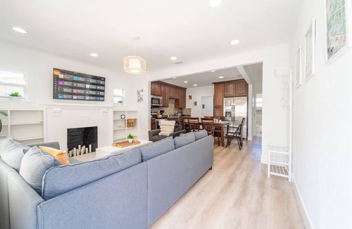 Southside House | Upgraded Four Bedroom - Palm Wave Stays