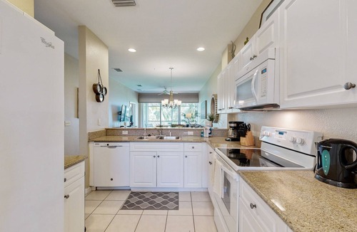 Naples Condo | Upgraded Greenlinks Golf Villas Condo | All-New Appliances | Luxe Pool & Spa
