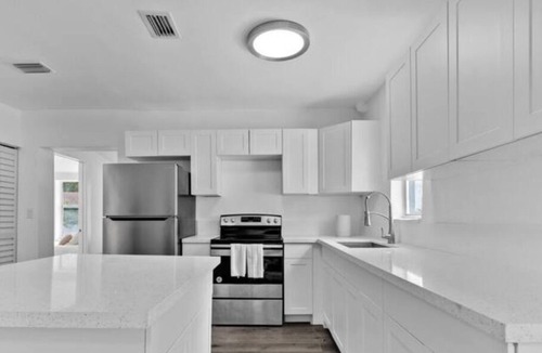 Little Haiti House | Upper Design District 3BD Home w/Jacuzzi &Backyard