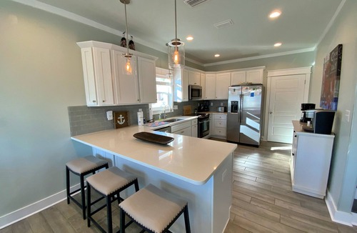 Morgantown House | Upscale Home - Pools & Tennis