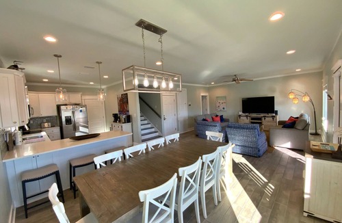Morgantown House | Upscale Home - Pools & Tennis