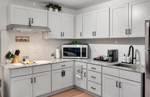 Northeast Raleigh Apartment | Upscale Midtown Studio and Private Balcony