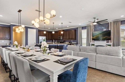 West Kissimmee Cottage | Upstay Spacious 5BR Villa Private Pool and Hot Tub