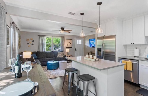 Historic Kenwood House | Urban Get-A-Way in Historic St Pete EAT SHOP PLAY