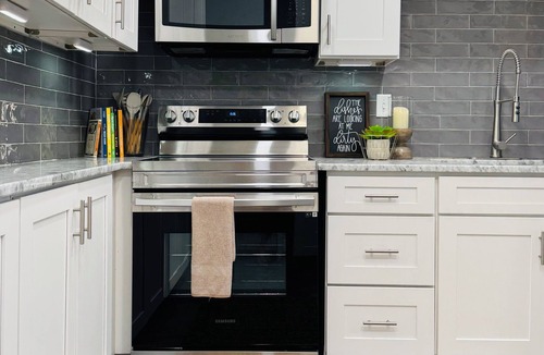 College Park House | URBAN OASIS: Dog Friendly - Bungalow Retreat - Downtown Orlando